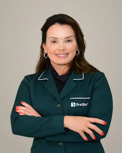 Dra. Cíntia Rezende, implantodontista da Oral Sin Cabreúva